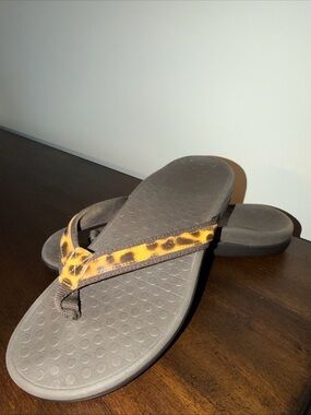Vionic Tide II Leopard Print Orthotic Flip Flop Sandals Size 10